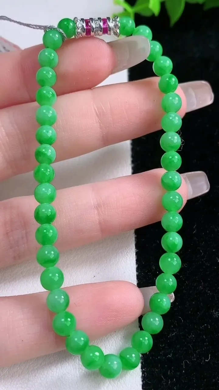 天然A货翡翠圆珠手串，尺寸5-38颗，重量:8.33g1月29日
工厂直销收藏佳品,种好水足，色泽均