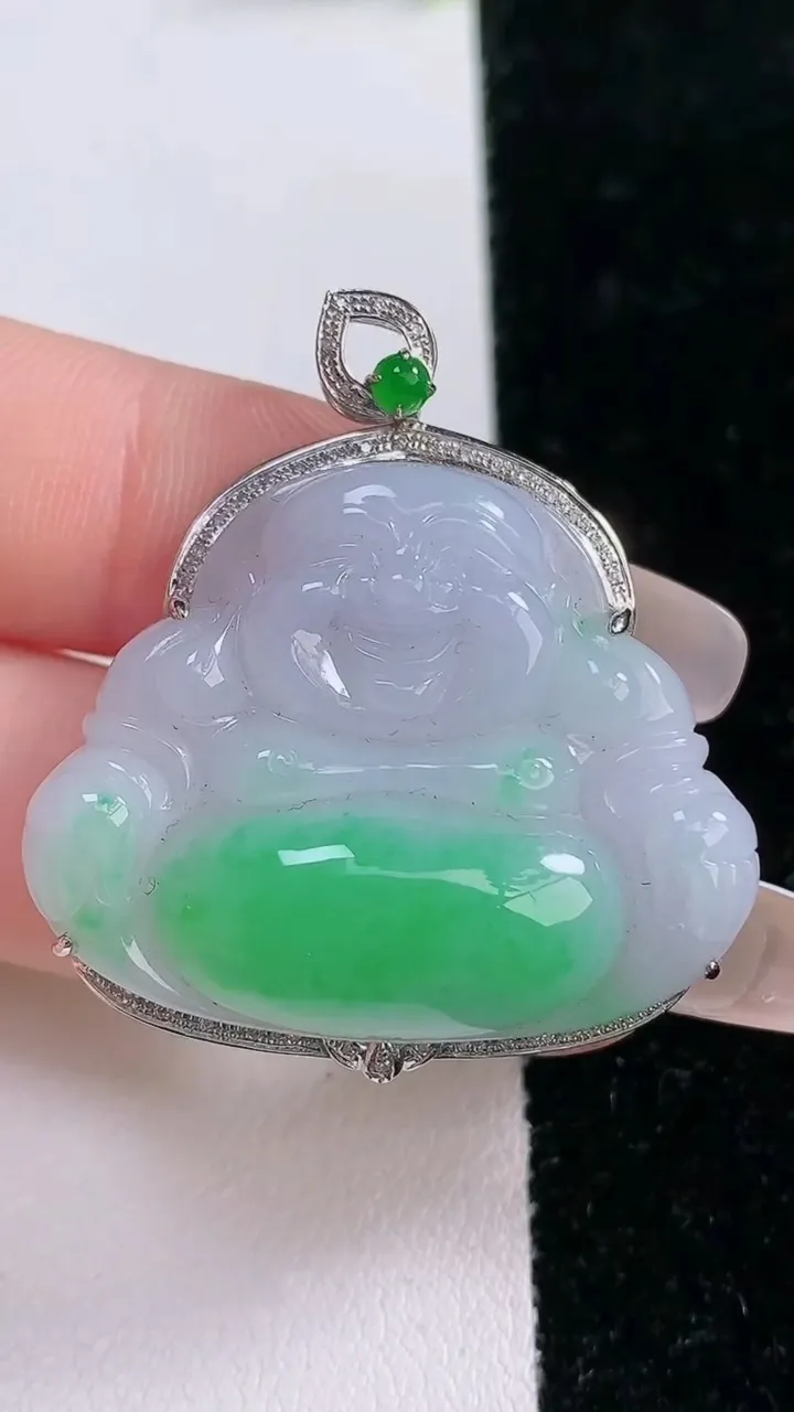 天然A货翡翠佛公吊坠，尺寸37.7-26.8-33.8-9，重量:11.14g
1月29日