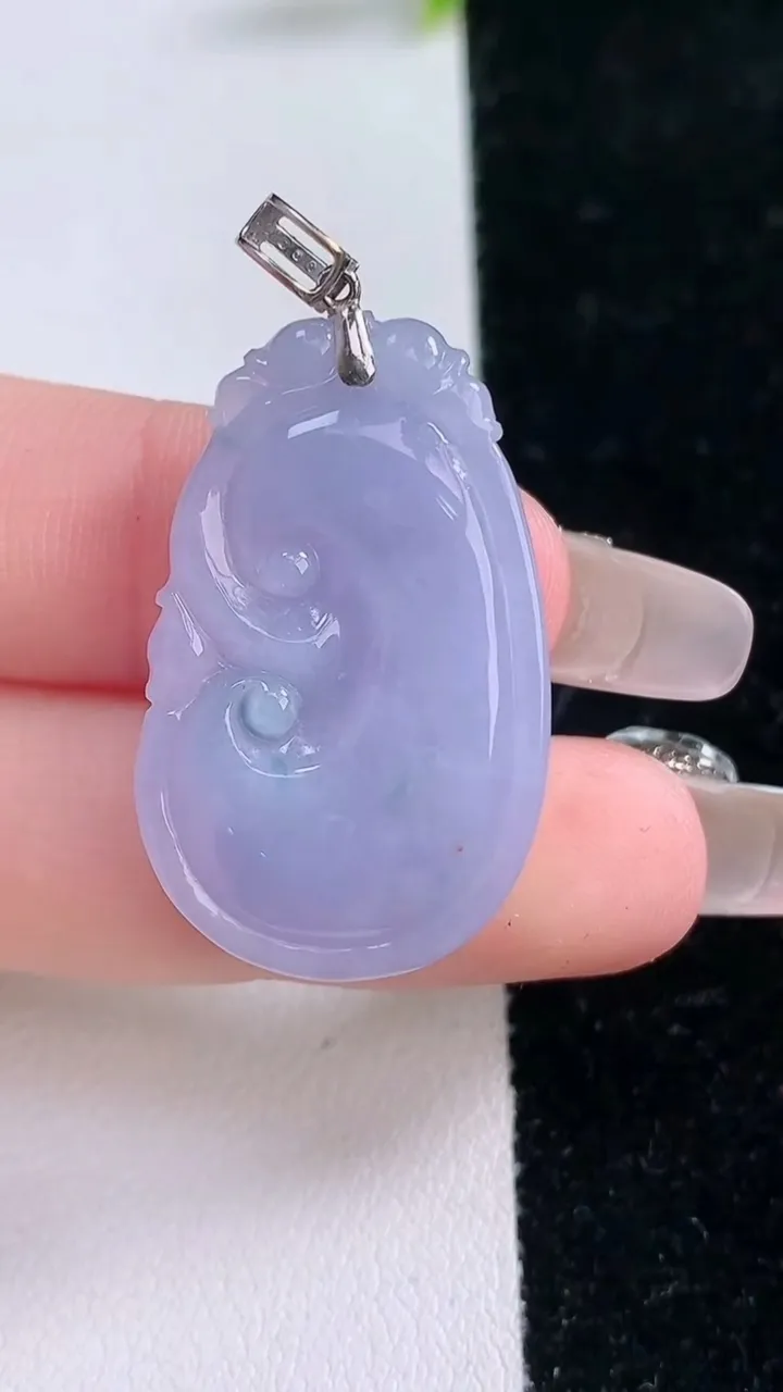 天然A货翡翠18K金紫罗兰如意吊坠，尺寸32.3-19.6-5.2，重量:7.25g
1月29日