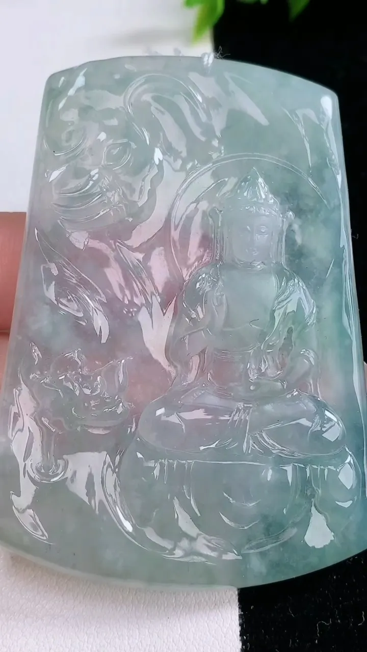 天然A货翡翠种飘花普贤菩萨吊坠，尺寸69-50.3-4.3，重量:35.83g
1月29日