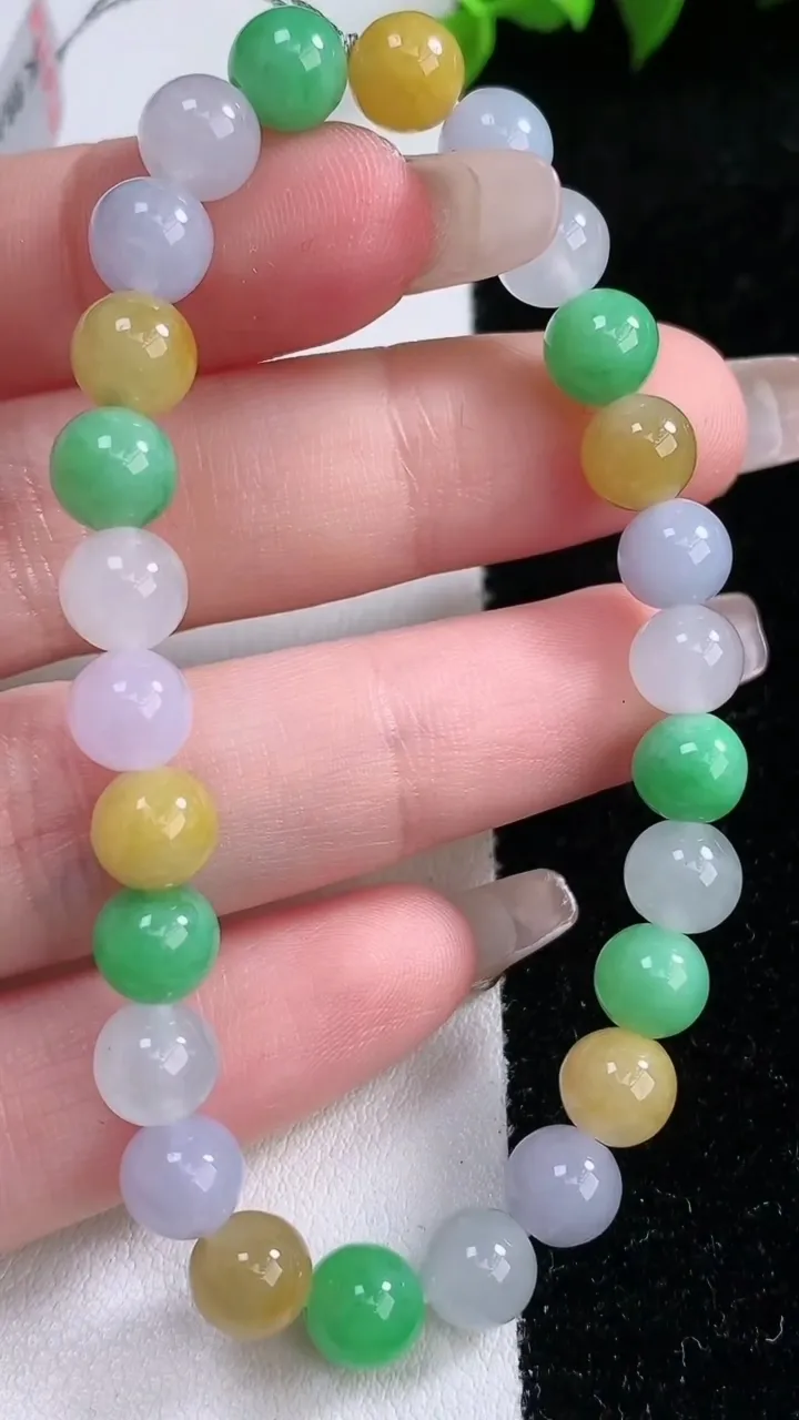 天然A货翡翠三彩圆珠手串，尺寸7-26颗，重量:14.78g1月29日
工厂直销收藏佳品,种好水足，色泽均匀，有种有色，上手高大气！