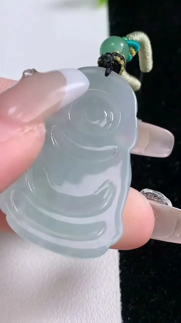 天然A货翡翠财神爷吊坠，尺寸38.3-23.8-7.4，重量:15.05g
1月29日