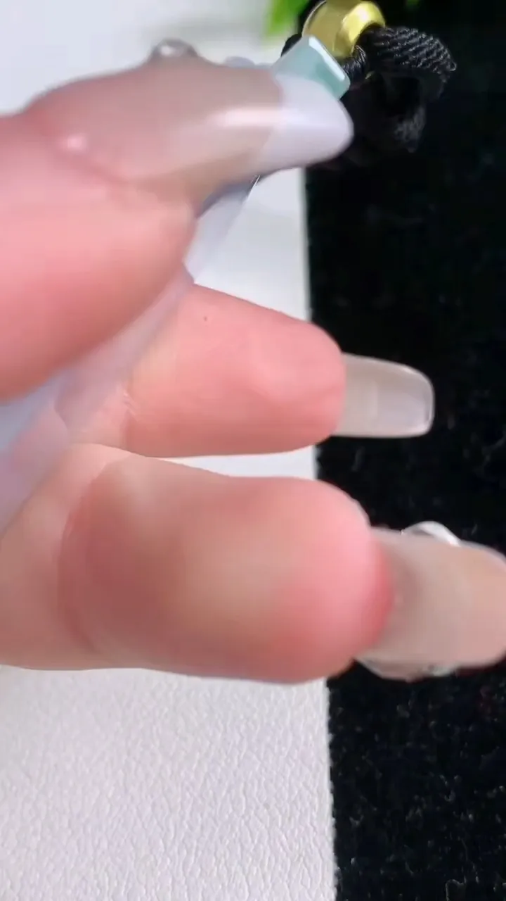 天然A货翡翠仿古无事牌吊坠，尺寸53-26.4-5，重量:27.02g
1月29日