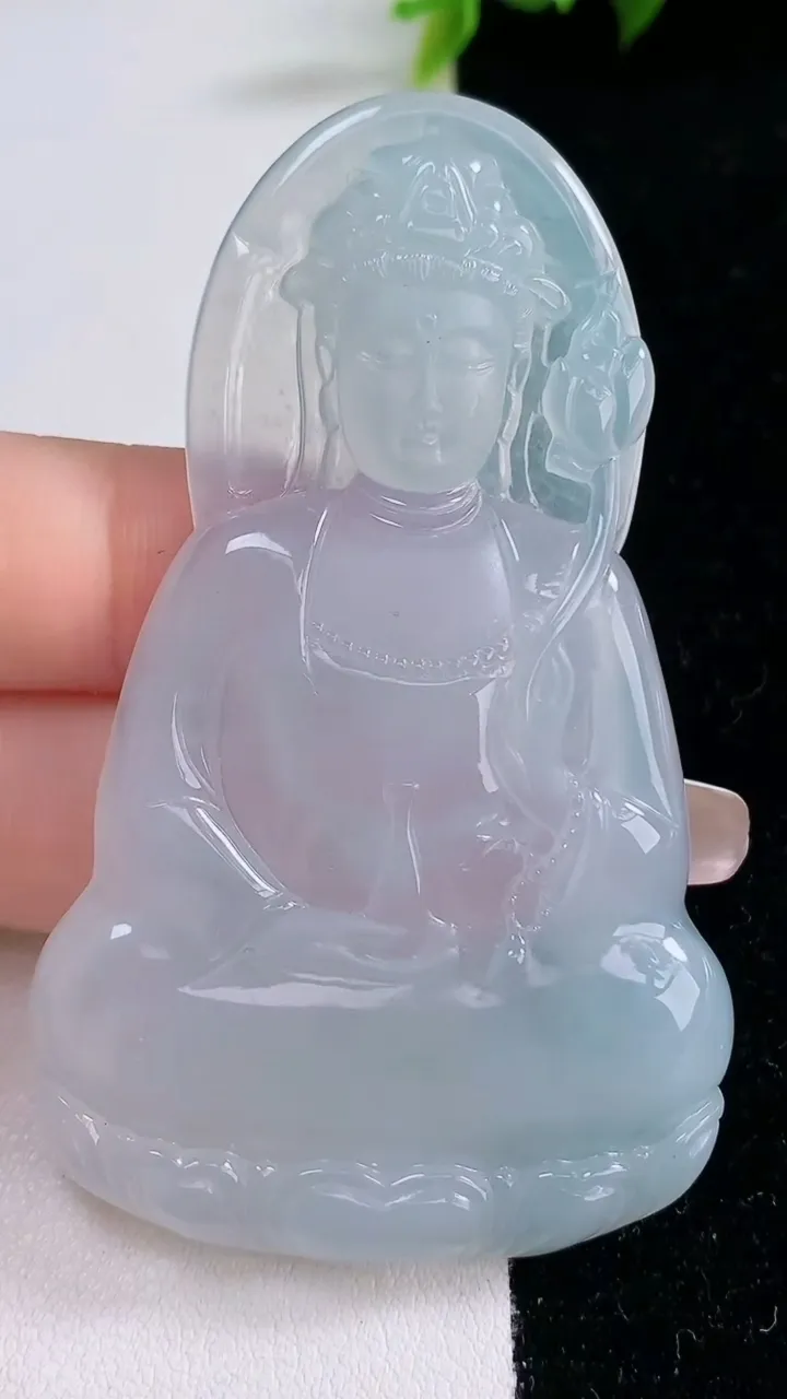 天然A货翡翠种白冰大势至菩萨吊坠，尺寸69.8-42-5.9，重量:32.38g
1月29日