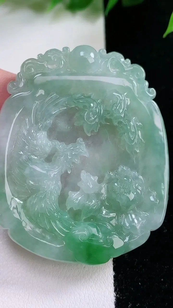 天然A货翡翠凤凰吊坠，尺寸 55.2-45.8-6.5，重:29.48g
1月29日