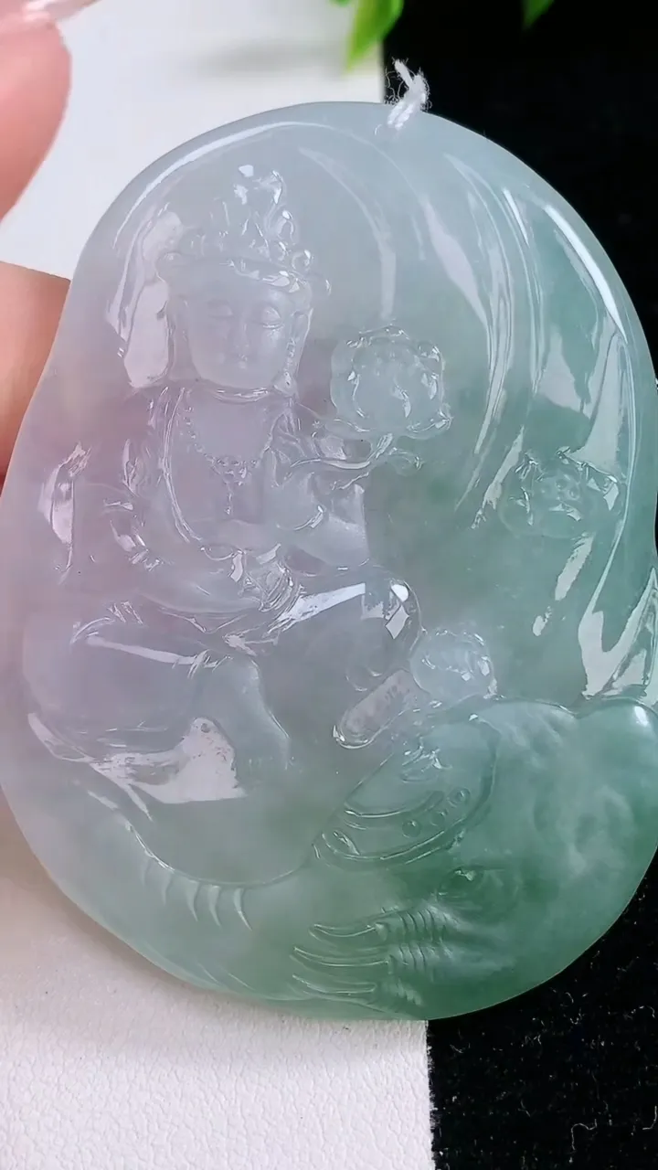 天然A货翡翠普贤菩萨吊坠，尺寸66.6-50-5.2，重量:46.54g
1月29日