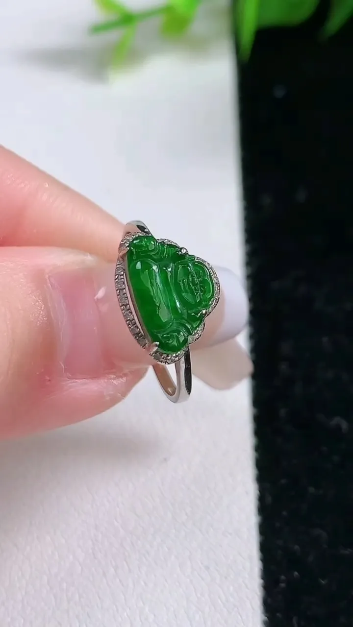天然A货翡翠佛公戒指，尺寸17-9.2-12.2-4.6，重:1.55g2026年1月29日
工厂直销收藏佳品,种好水足，色泽均匀，有种有色，上手高大气！