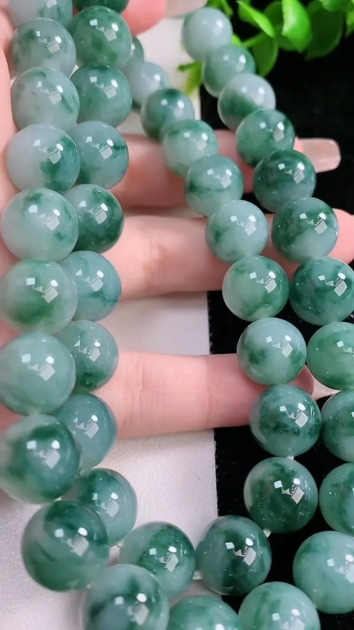 天然A货翡翠飘花圆珠项链，尺寸11.8-49颗，重量:153.27g1月29日
工厂直销收藏佳品,种