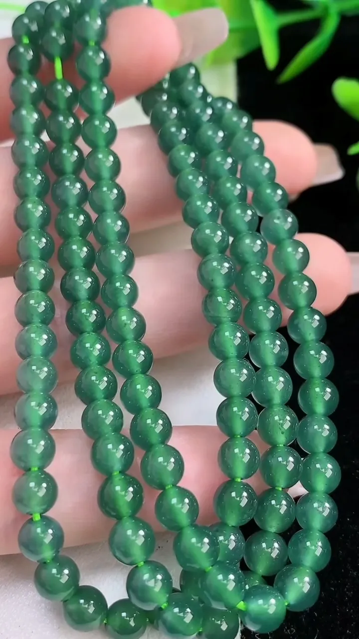 天然A货翡翠圆珠项链，尺寸5.3-124颗，重:33.12g
1月29日