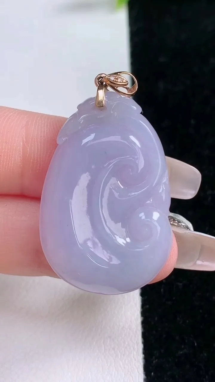天然A货翡翠18K金紫罗兰如意吊坠，尺寸33.3-22-5.7，重量:8.32g
1月29日