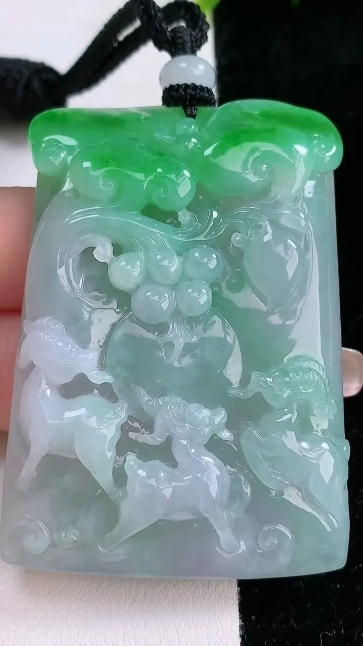 天然A货翡翠三阳开泰吊坠，尺寸60-40.5-8，重量:55.59g
1月29日