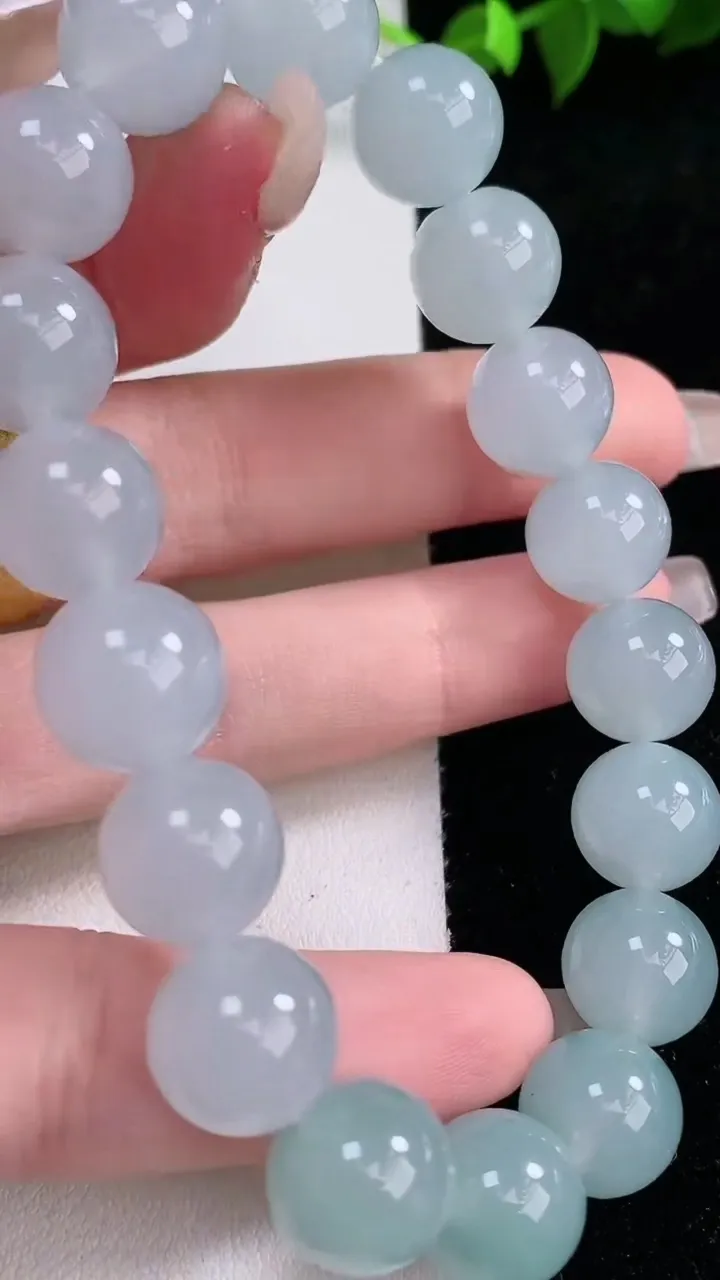 天然A货翡翠圆珠手串，尺寸11.3-18颗，重量:45.31g1月29日
工厂直销收藏佳品,种好水足