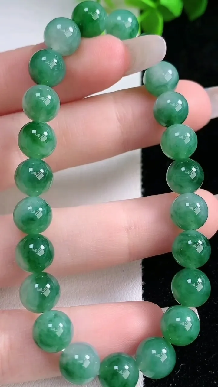 天然A货翡翠圆珠手串，尺寸8-23颗，重量:21.32g1月29日
工厂直销收藏佳品,种好水足，色泽均匀，有种有色，上手高大气！