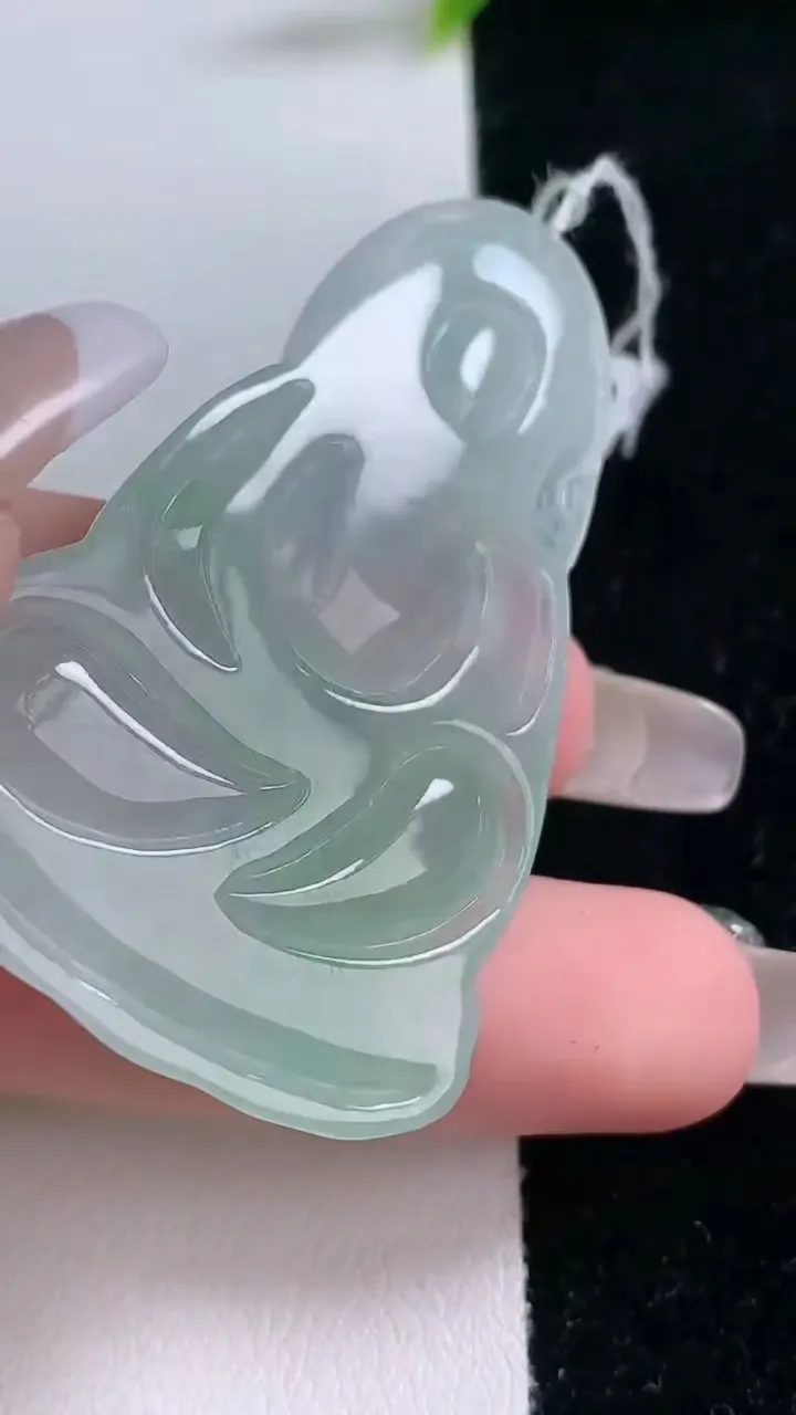 天然A货翡翠大势至菩萨吊坠，尺寸53.2-33-5.3，重量:16.83g
1月29日