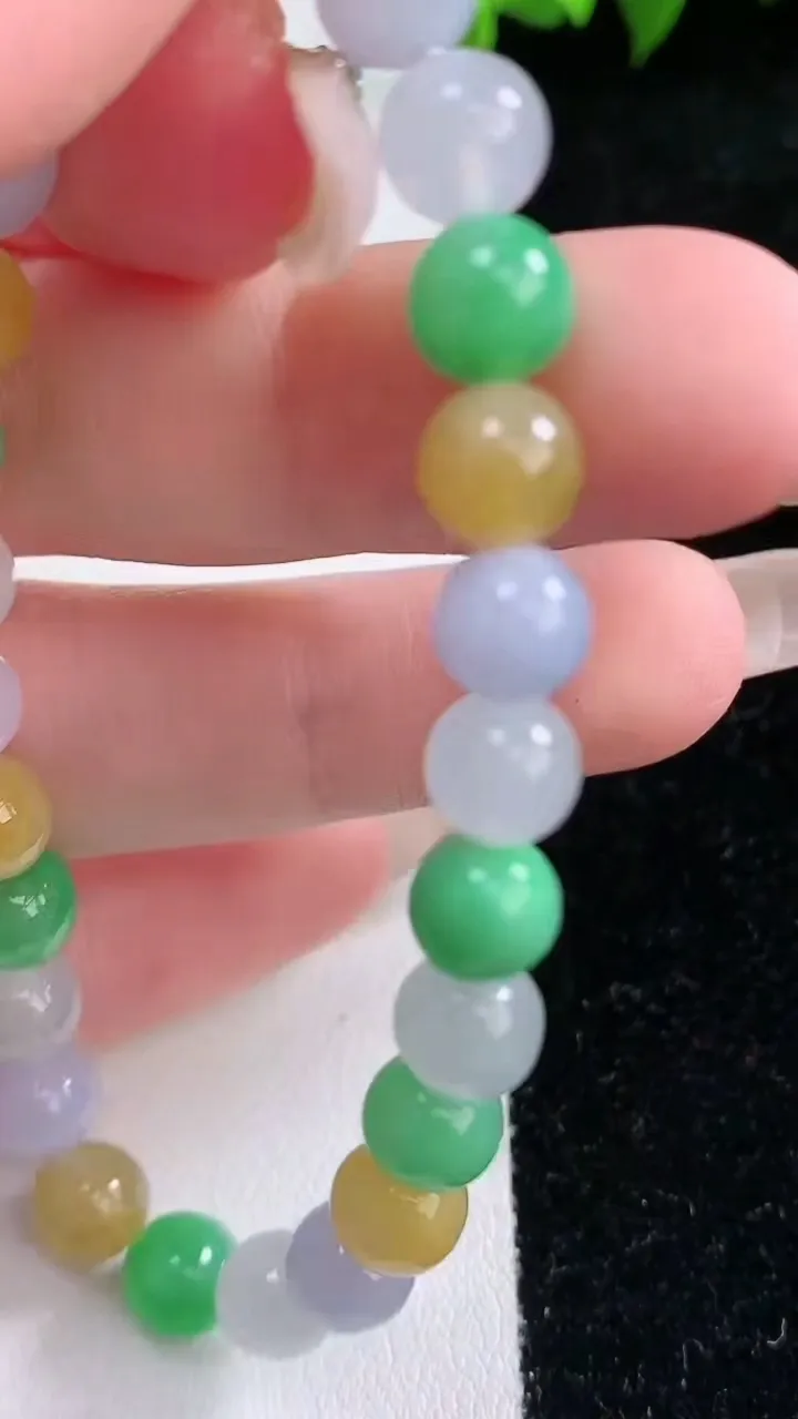 天然A货翡翠三彩圆珠手串，尺寸7-26颗，重量:14.78g1月29日
工厂直销收藏佳品,种好水足，色泽均匀，有种有色，上手高大气！