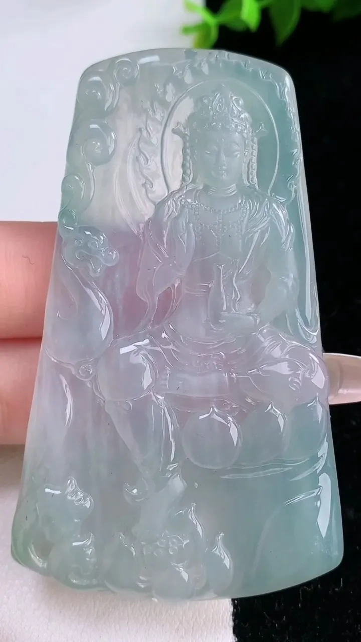 天然A货翡翠观音菩萨吊坠，尺寸72-42.6-5.2，重量:33.36g
1月29日