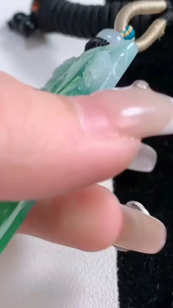 天然A货翡翠山水牌吊坠，尺寸54.6-30.3-4.8，重量:26.88g
1月29日