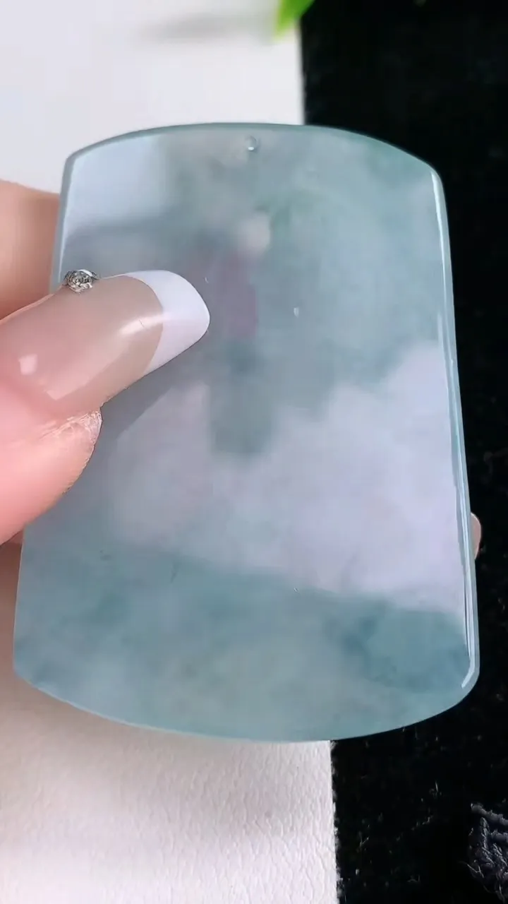 天然A货翡翠冰种飘花大势至菩萨吊坠，尺寸54-38-5.7，重量:26.81g
1月29日