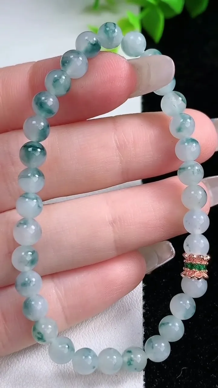 天然A货翡翠飘花圆珠手串，尺寸5.3-32颗，重量:8.80g1月29日
工厂直销收藏佳品,种好水足，色泽均匀，有种有色，上手高大气！