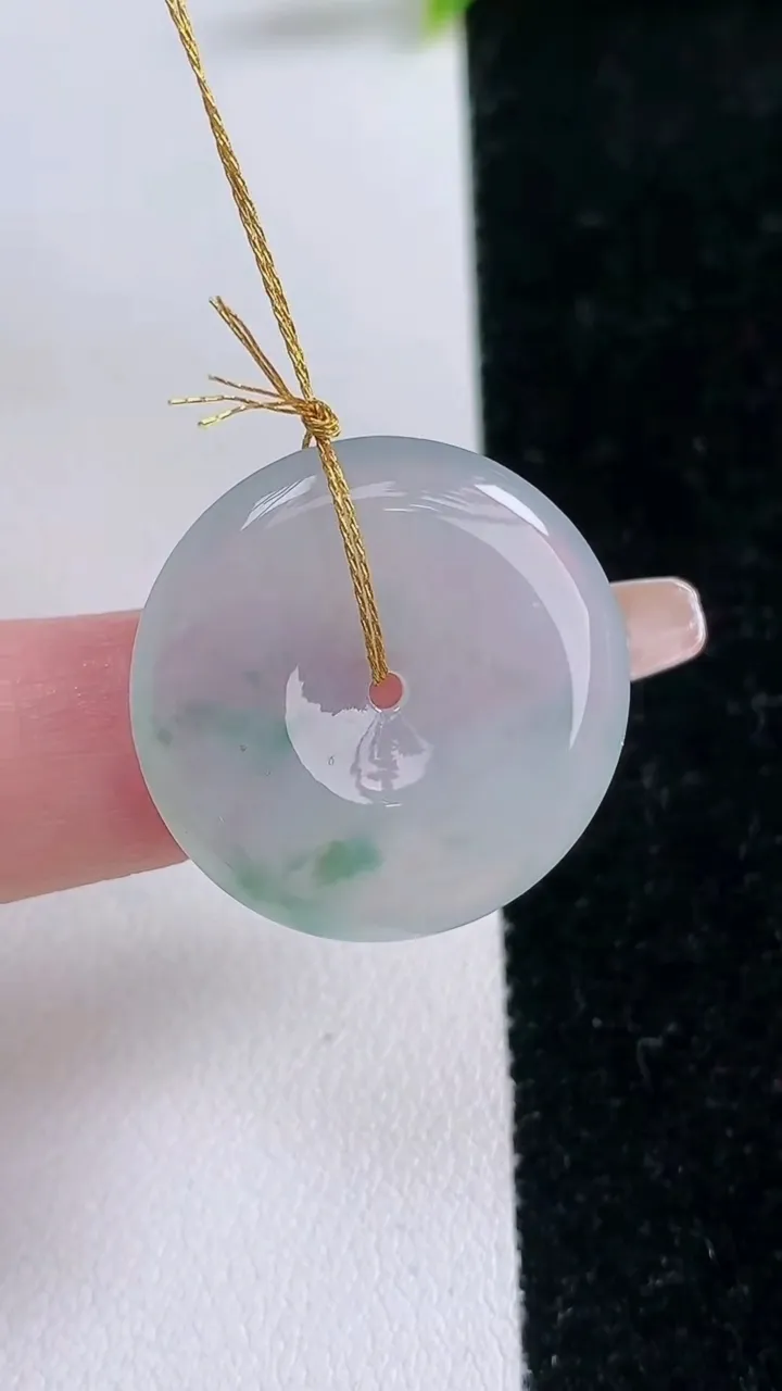 天然A货翡翠冰种飘花平安扣吊坠，尺寸24.4-4.2，重量:5.98g
1月29日