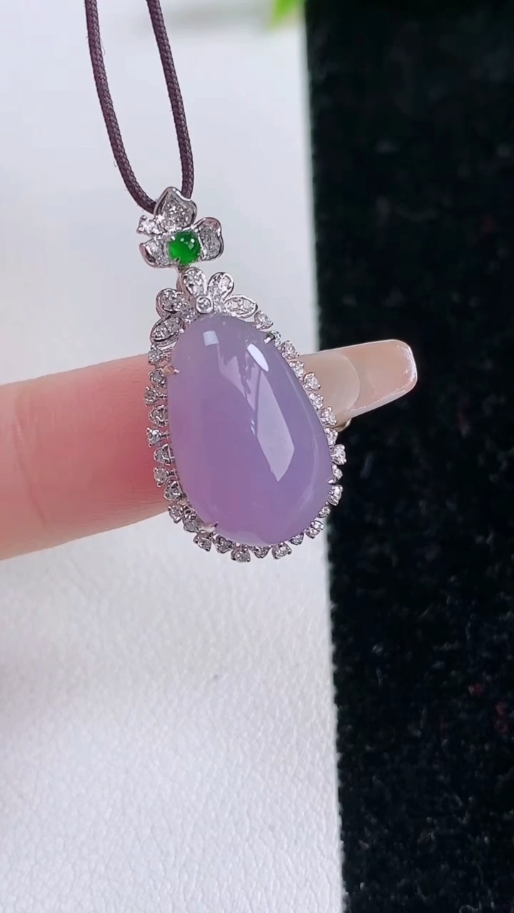 天然A货翡翠18K金紫罗兰福瓜吊坠，尺寸27-13.7-8.5
1月29日