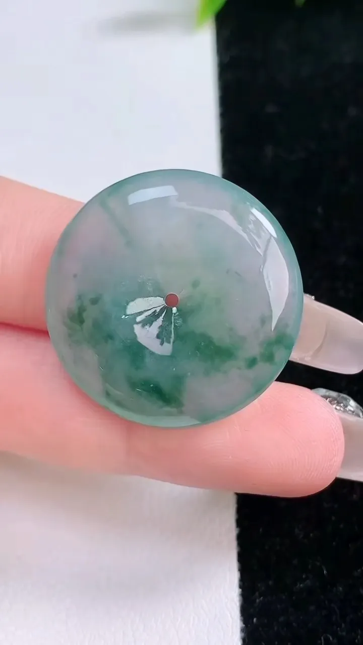 天然A货翡翠冰种飘花平安扣吊坠，尺寸28.2-5.8，重量:9.43g
1月29日