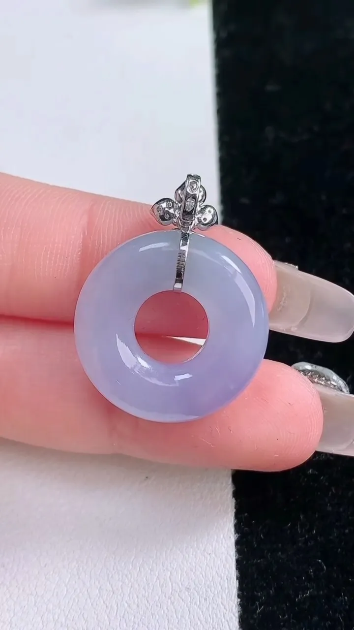 天然A货翡翠18K金紫罗兰平安环吊坠，尺寸21.3-5.6，重量:5.43g
1月29日
