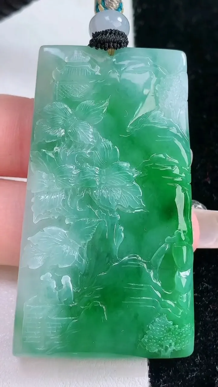 天然A货翡翠山水牌吊坠，尺寸54.6-30.3-4.8，重量:26.88g
1月29日