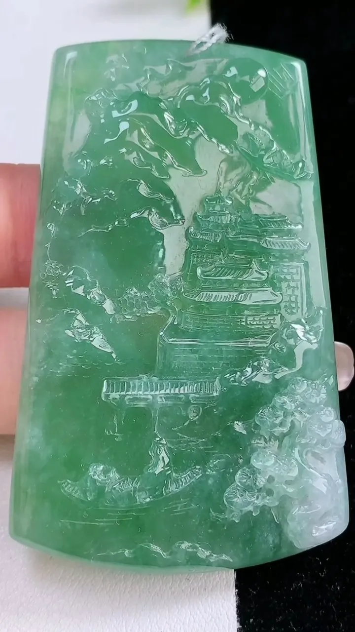 天然A货翡翠山水牌吊坠，尺寸64.5-40-6.2，重量:34.58g
1月29日