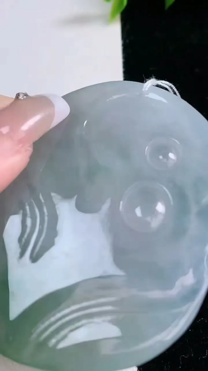 天然A货翡翠普贤菩萨吊坠，尺寸66.6-50-5.2，重量:46.54g
1月29日