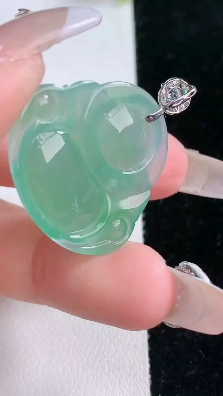 天然A货翡翠佛公吊坠，尺寸26-38.4-5.4，重量:6.40g
1月29日