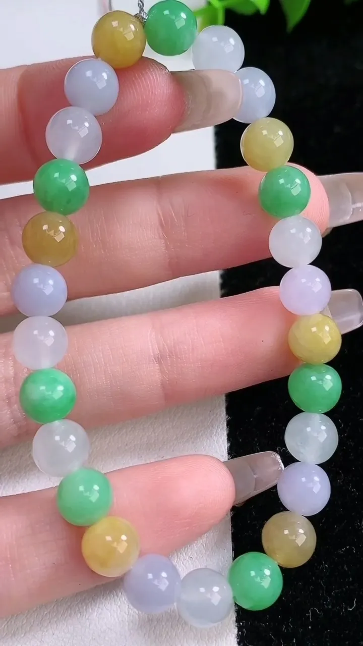 天然A货翡翠三彩圆珠手串，尺寸7-26颗，重量:14.78g1月29日
工厂直销收藏佳品,种好水足，色泽均匀，有种有色，上手高大气！