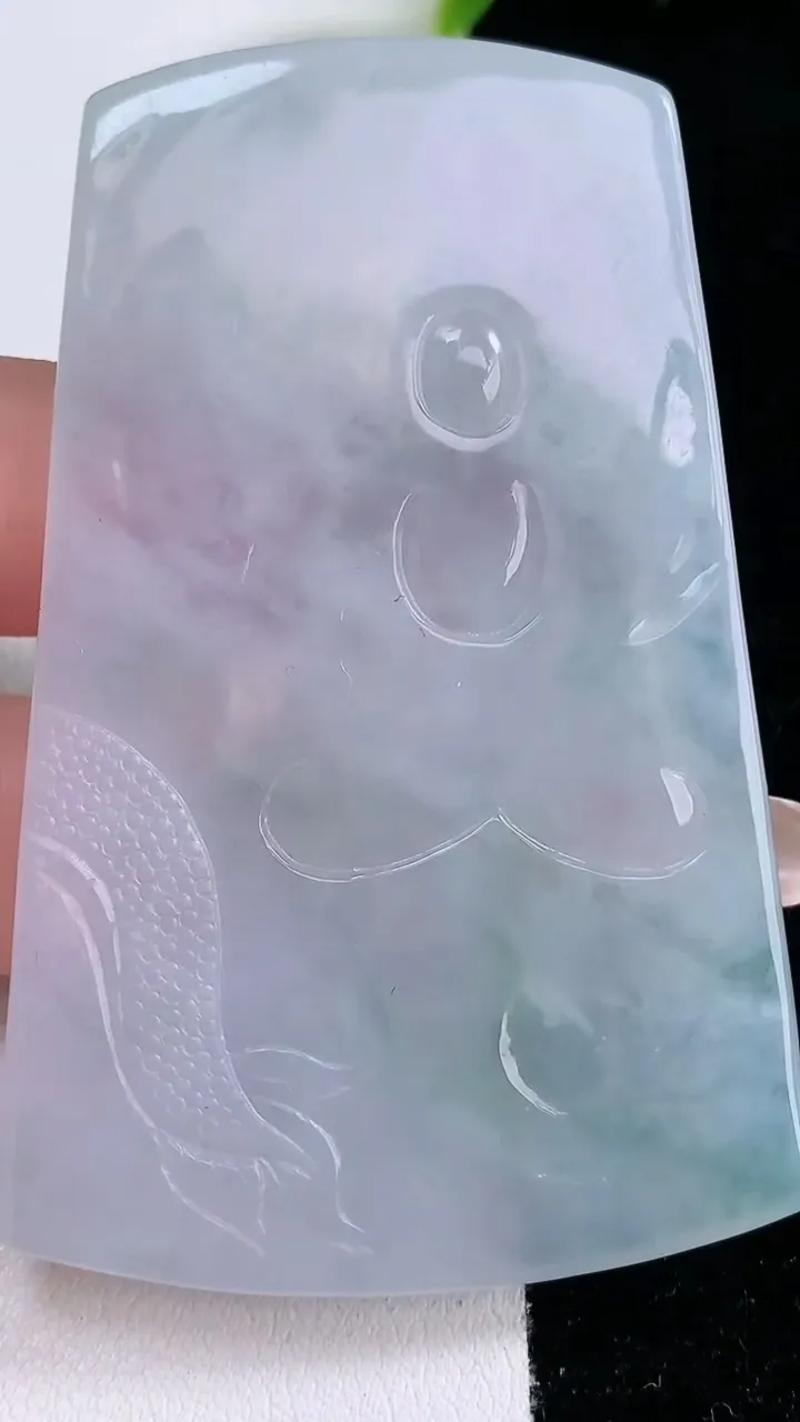 天然A货翡翠祥龙大日如来吊坠，尺寸68-43.2-5.3，重量:38.00g
1月29日