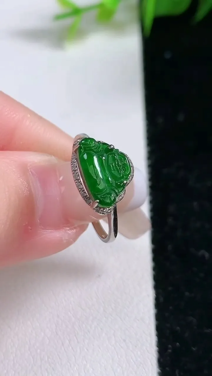 天然A货翡翠佛公戒指，尺寸17-9.2-12.2-4.6，重:1.55g2026年1月29日
工厂直