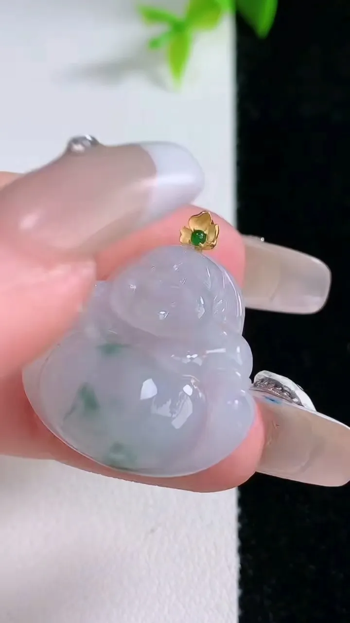 天然A货翡翠18K金飘花佛公吊坠，尺寸23.5-25.5-5.2，重量:4.78g
1月29日
