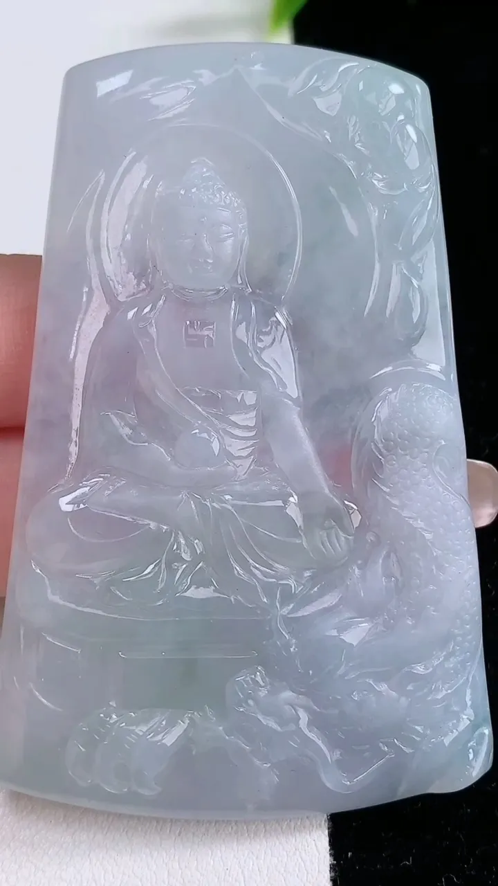 天然A货翡翠祥龙大日如来吊坠，尺寸68-43.2-5.3，重量:38.00g
1月29日