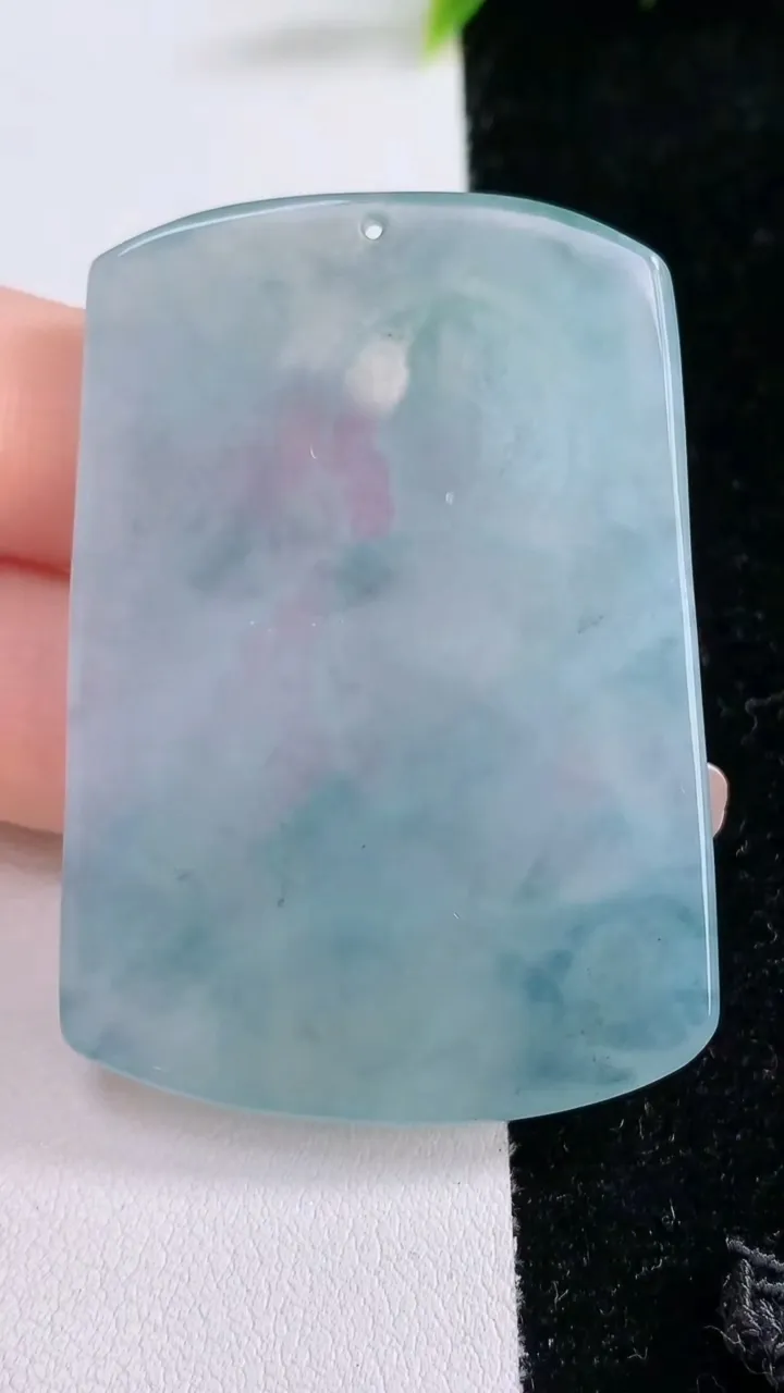 天然A货翡翠冰种飘花大势至菩萨吊坠，尺寸54-38-5.7，重量:26.81g
1月29日