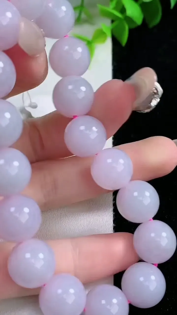 天然A货翡翠紫罗兰圆珠手串，尺寸12.3-17颗，重量:53.95g1月29日
工厂直销收藏佳品,种好水足，色泽均匀，有种有色，上手高大气！