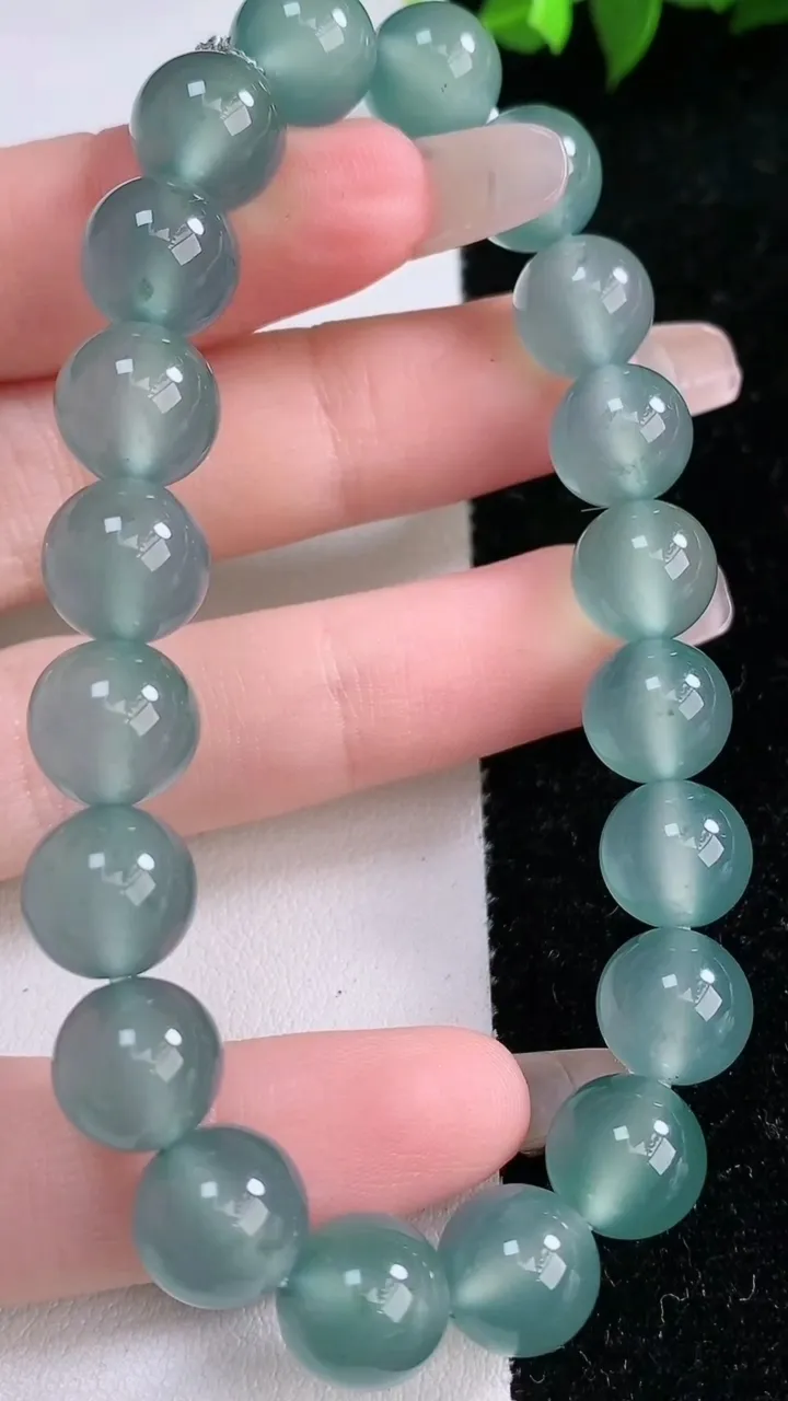 天然A货翡翠圆珠手串，尺寸9.8-20颗，重量:33.22g1月29日
工厂直销收藏佳品,种好水足，