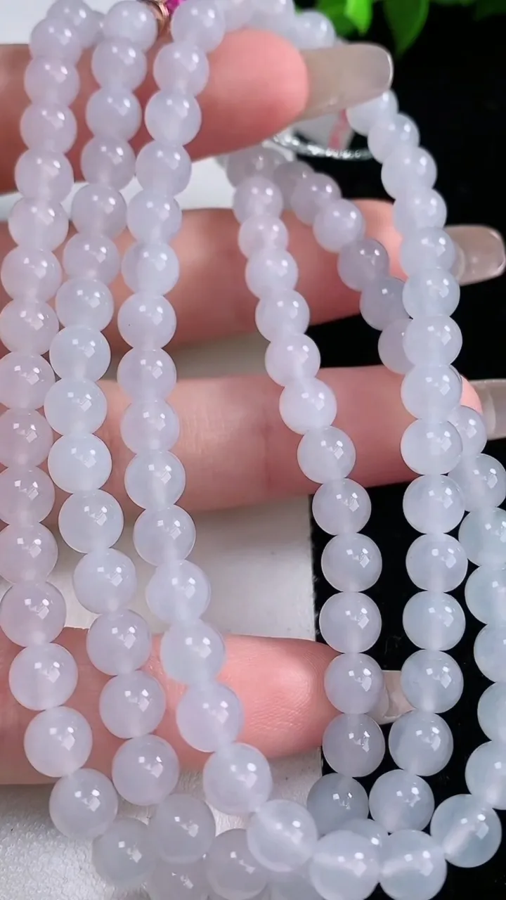 天然A货翡翠圆珠项链，尺寸5.9-112颗，重量:42.06g
1月29日