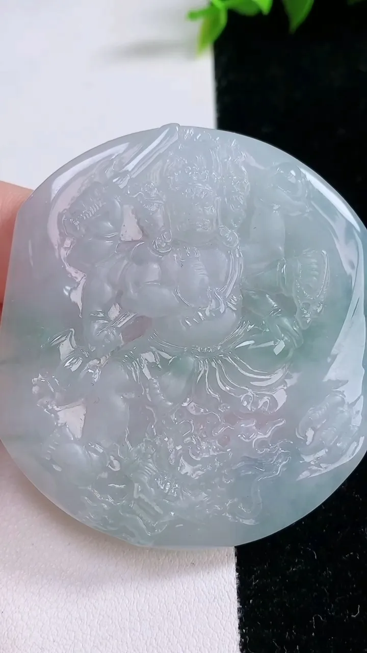 天然A货翡翠御龙不动明王吊坠，尺寸55.5-50.4-5，重量:36.24g
1月29日