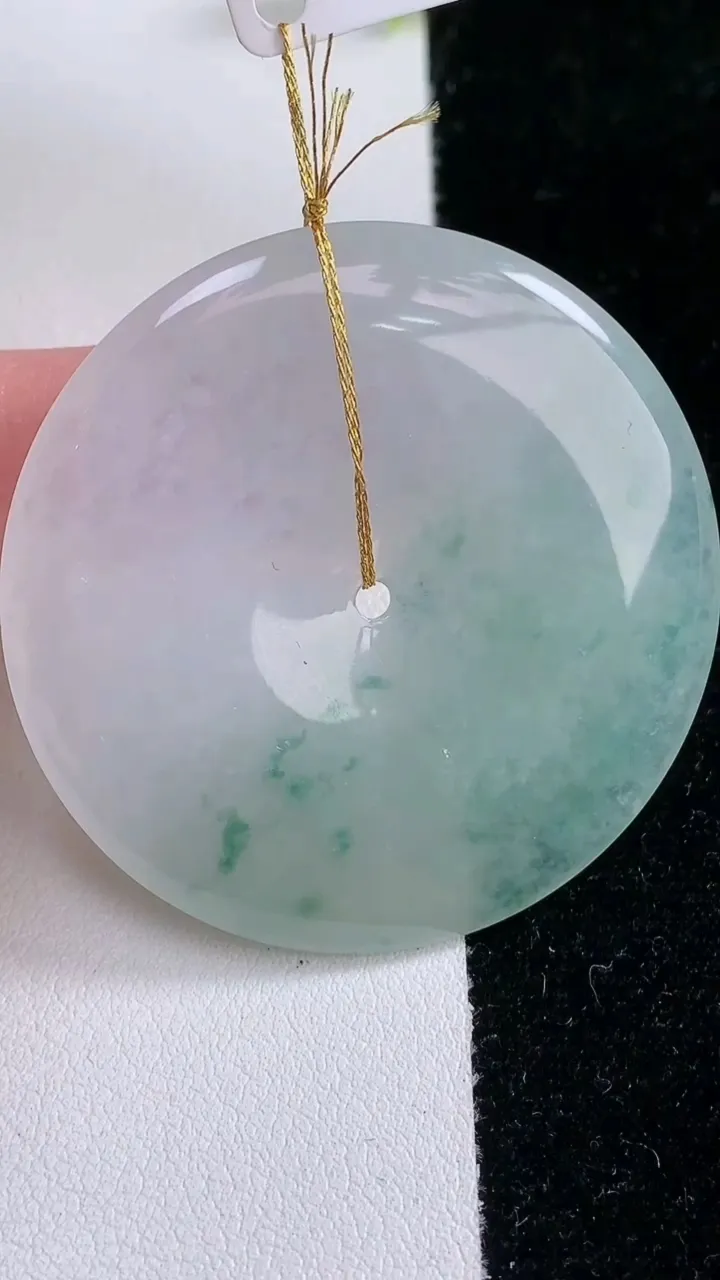 天然A货翡翠冰种飘花平安扣吊坠，尺寸45.3-5.5，重量:24.90g
1月29日