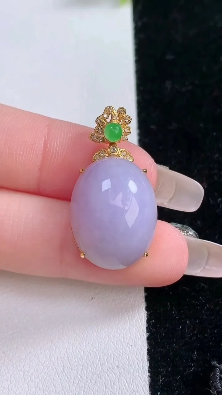 天然A货翡翠18K金紫罗兰蛋面吊坠，尺寸19.7-16-8.6，重量:5.54g
1月29日