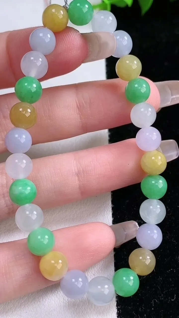 天然A货翡翠三彩圆珠手串，尺寸7-26颗，重量:14.78g1月29日
工厂直销收藏佳品,种好水足，