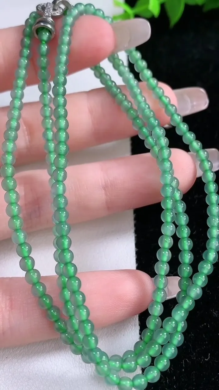 天然A货翡翠小米珠项链，尺寸3.2，重量:12.89g1月29日
工厂直销收藏佳品,种好水足，色泽均匀，有种有色，上手高大气！