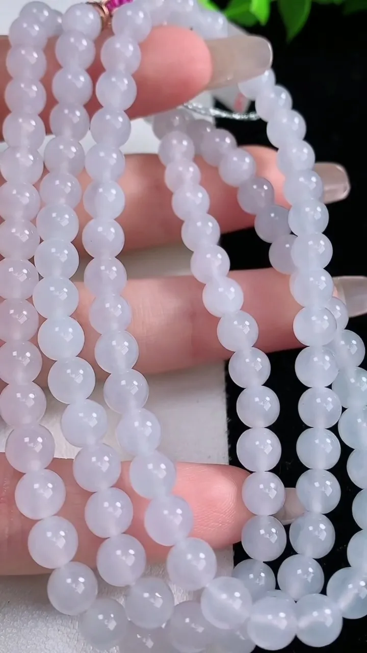 天然A货翡翠圆珠项链，尺寸5.9-112颗，重量:42.06g
1月29日