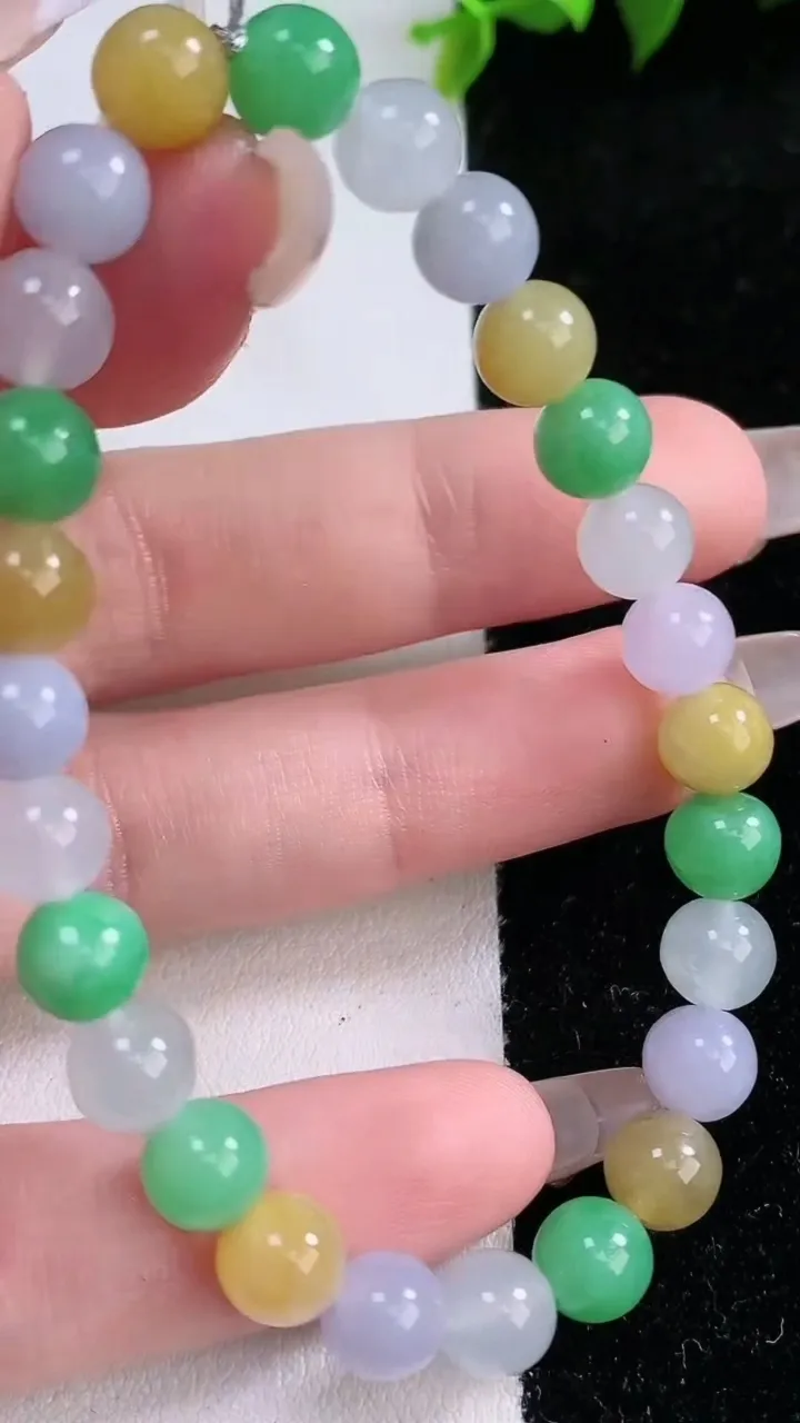 天然A货翡翠三彩圆珠手串，尺寸7-26颗，重量:14.78g1月29日
工厂直销收藏佳品,种好水足，