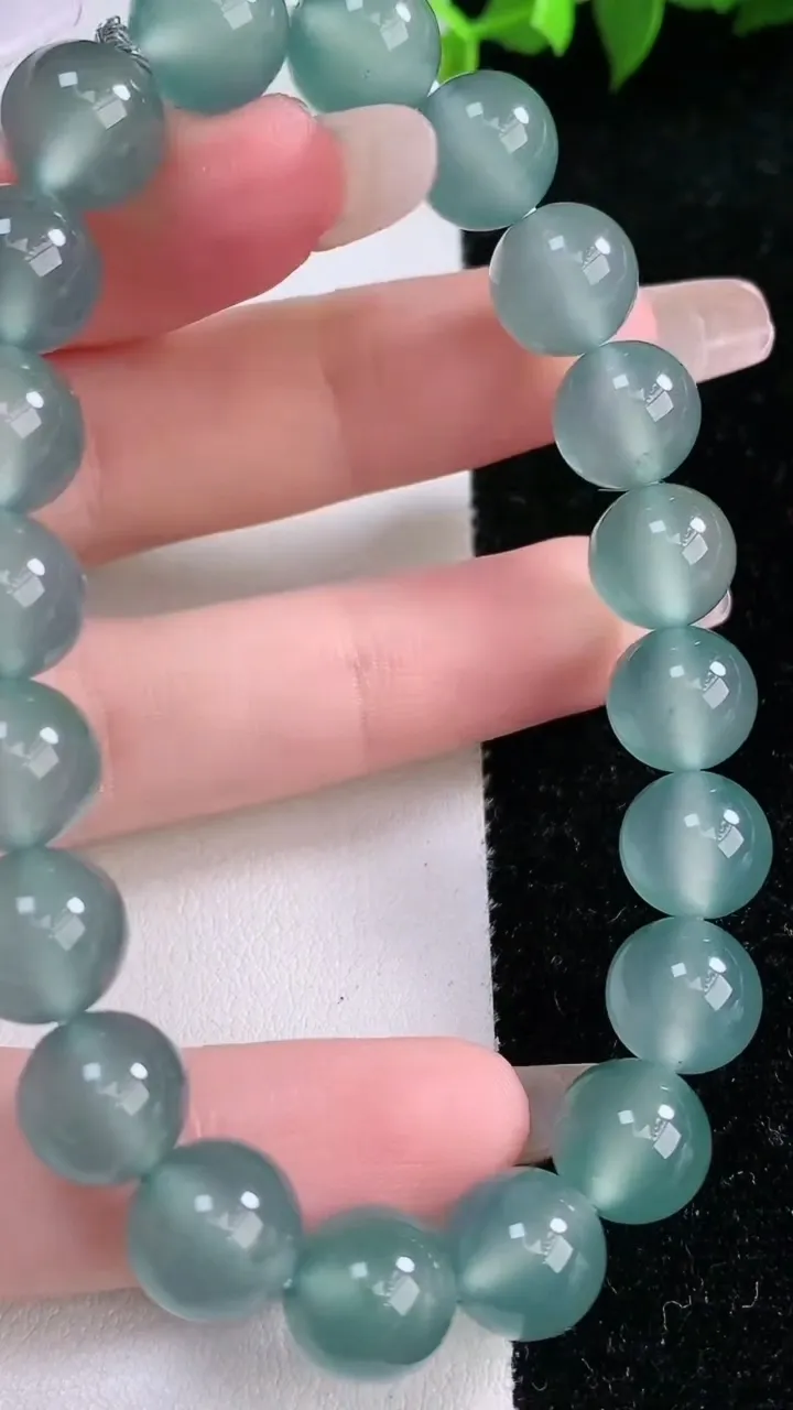 天然A货翡翠圆珠手串，尺寸9.8-20颗，重量:33.22g1月29日
工厂直销收藏佳品,种好水足，