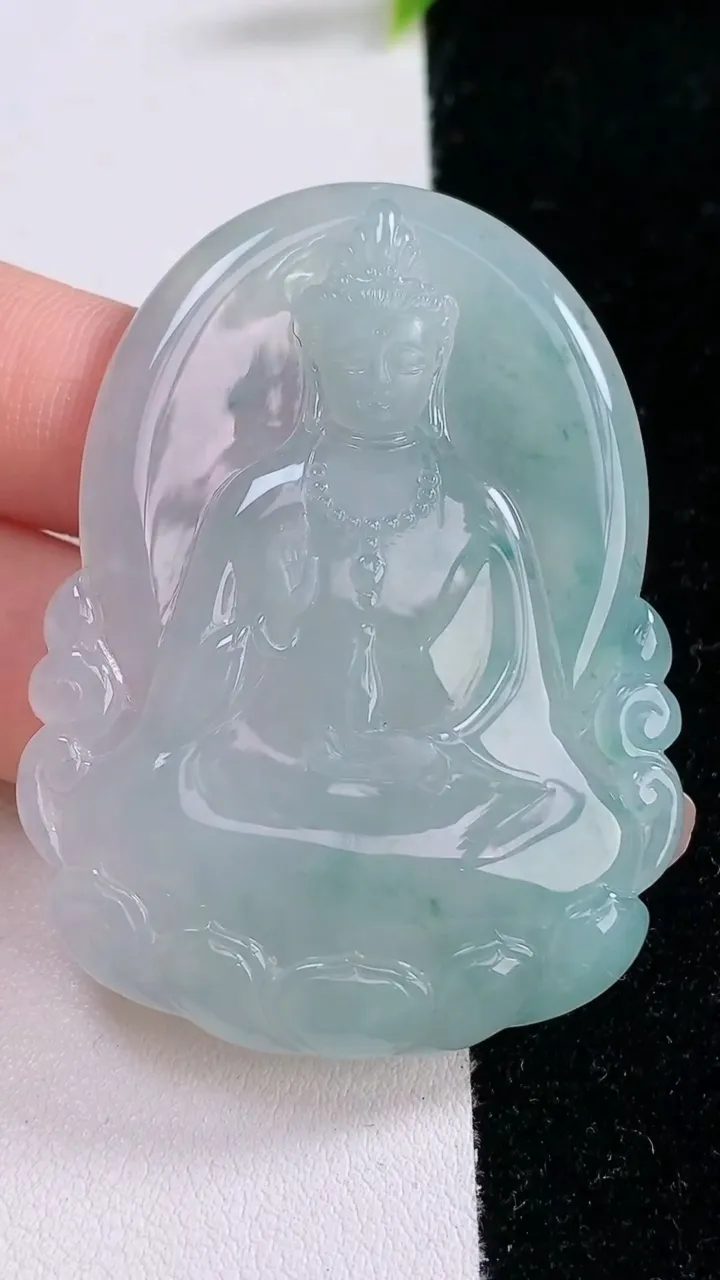 天然A货翡翠飘花观音菩萨吊坠，尺寸55-40.2-5.8，重量:27.20g
1月29日
