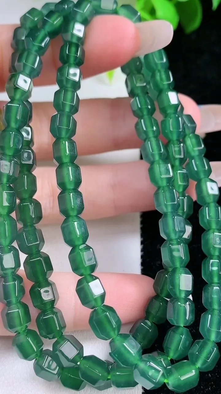 天然A货翡翠路路通项链，尺寸6-5.3，重量:41.96g1月29日
工厂直销收藏佳品,种好水足，色